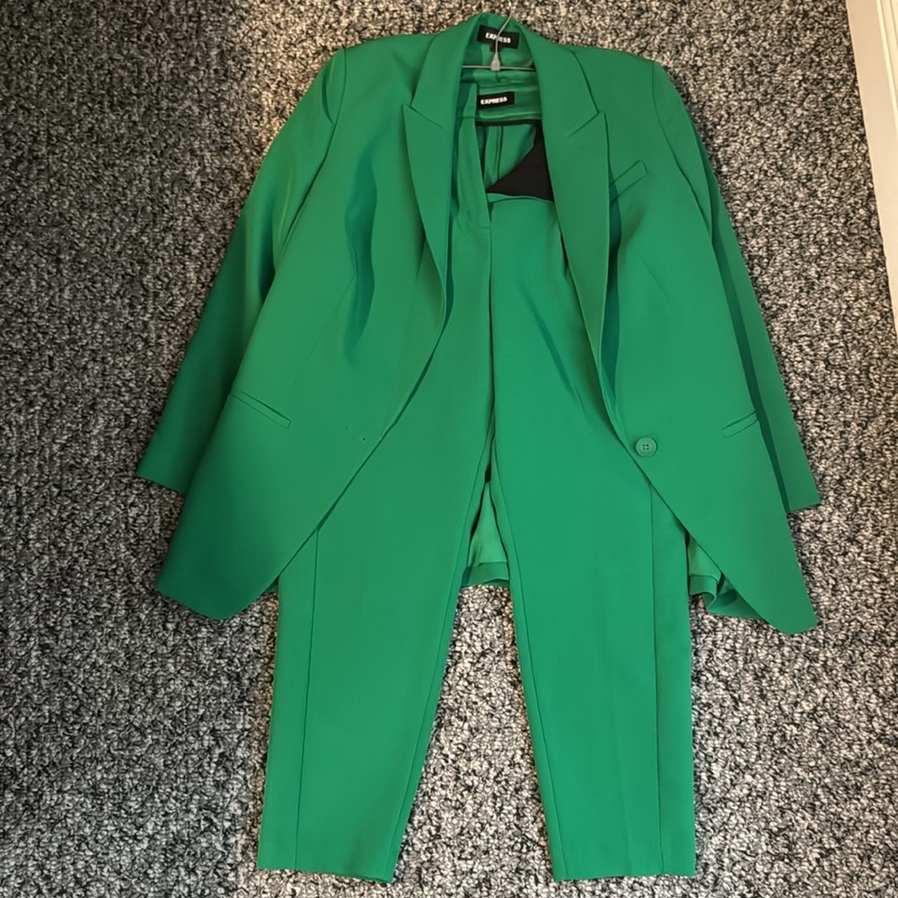 Express size 8 bright green ankle pant suit.